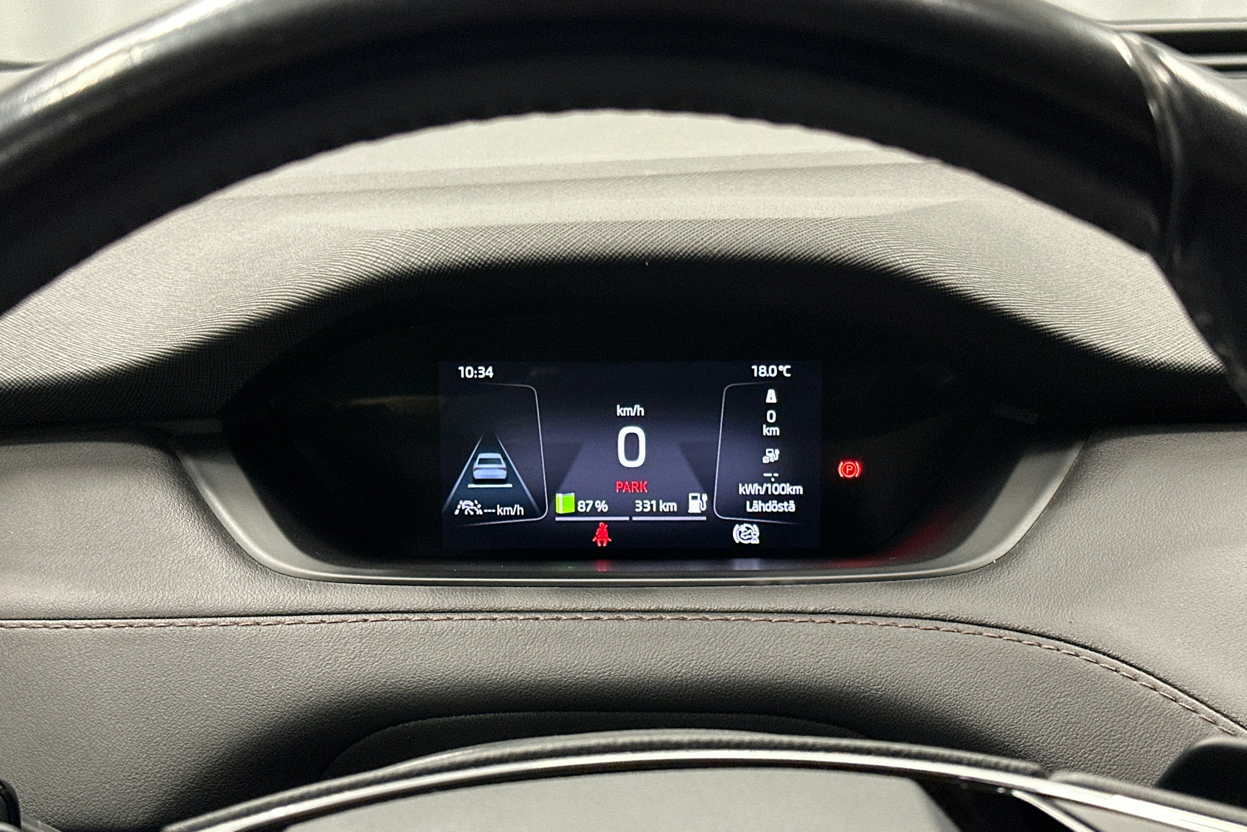 sininen Skoda Enyaq 2022 kuva 16.
