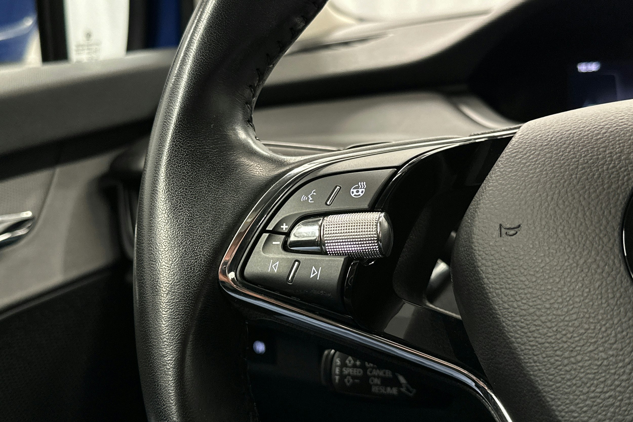 sininen Skoda Enyaq 2022 kuva 17.