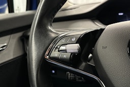 sininen Skoda Enyaq 2022 kuva 17.
