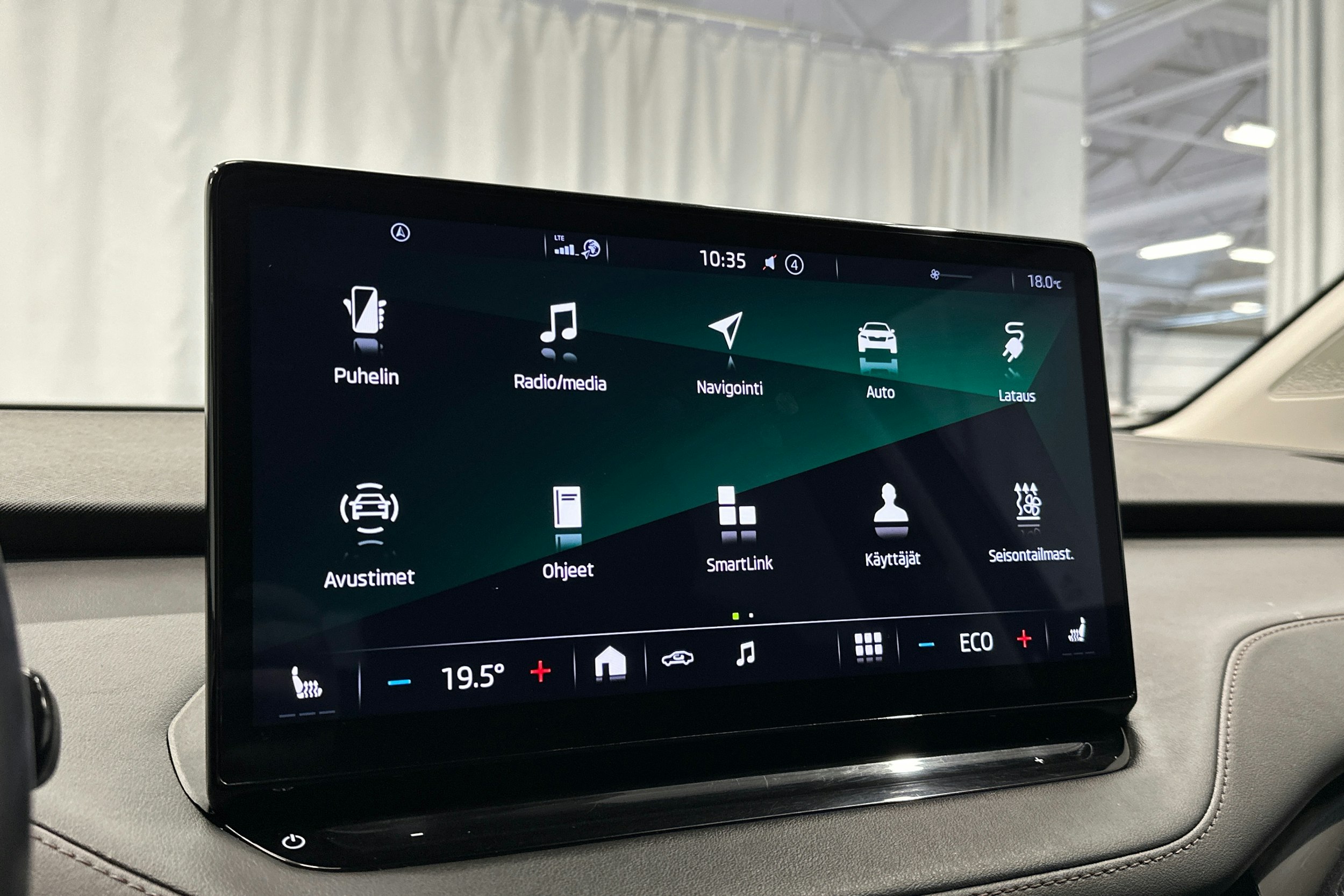 sininen Skoda Enyaq 2022 kuva 23.
