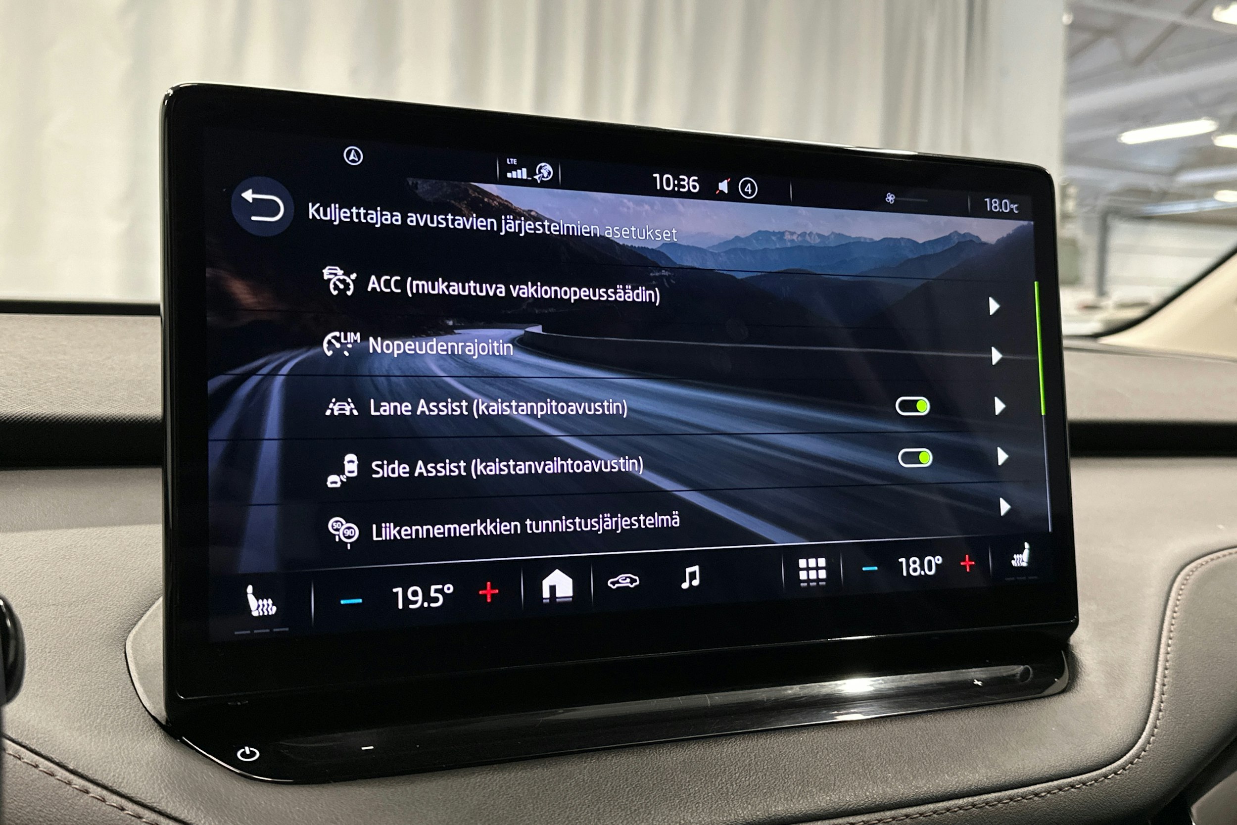 sininen Skoda Enyaq 2022 kuva 25.