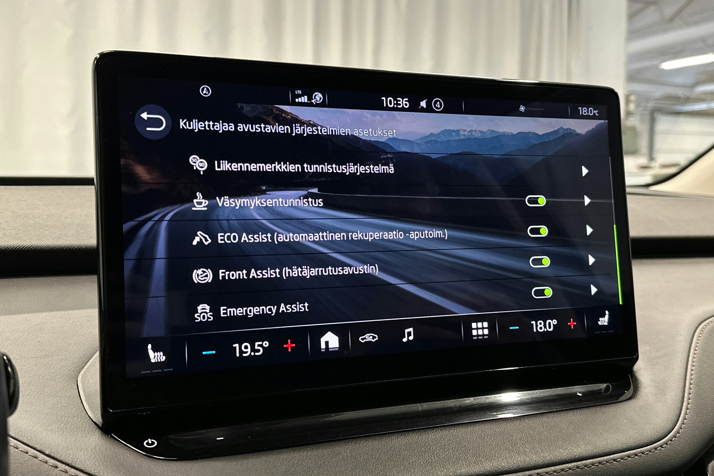 sininen Skoda Enyaq 2022 kuva 26.