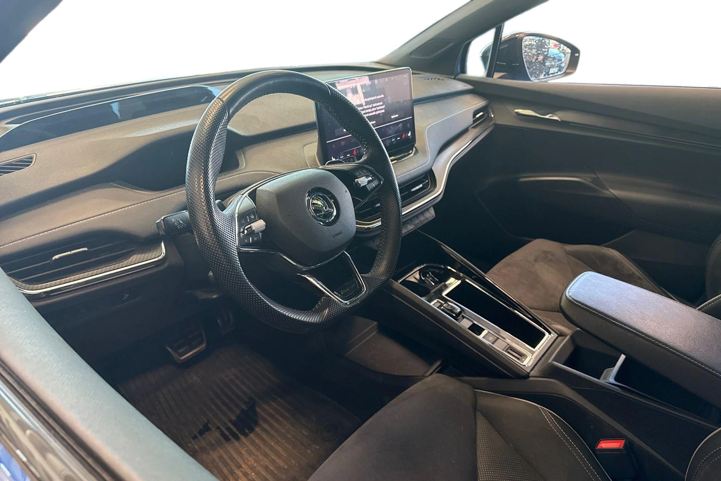 sininen Skoda Enyaq 2022 kuva 3.