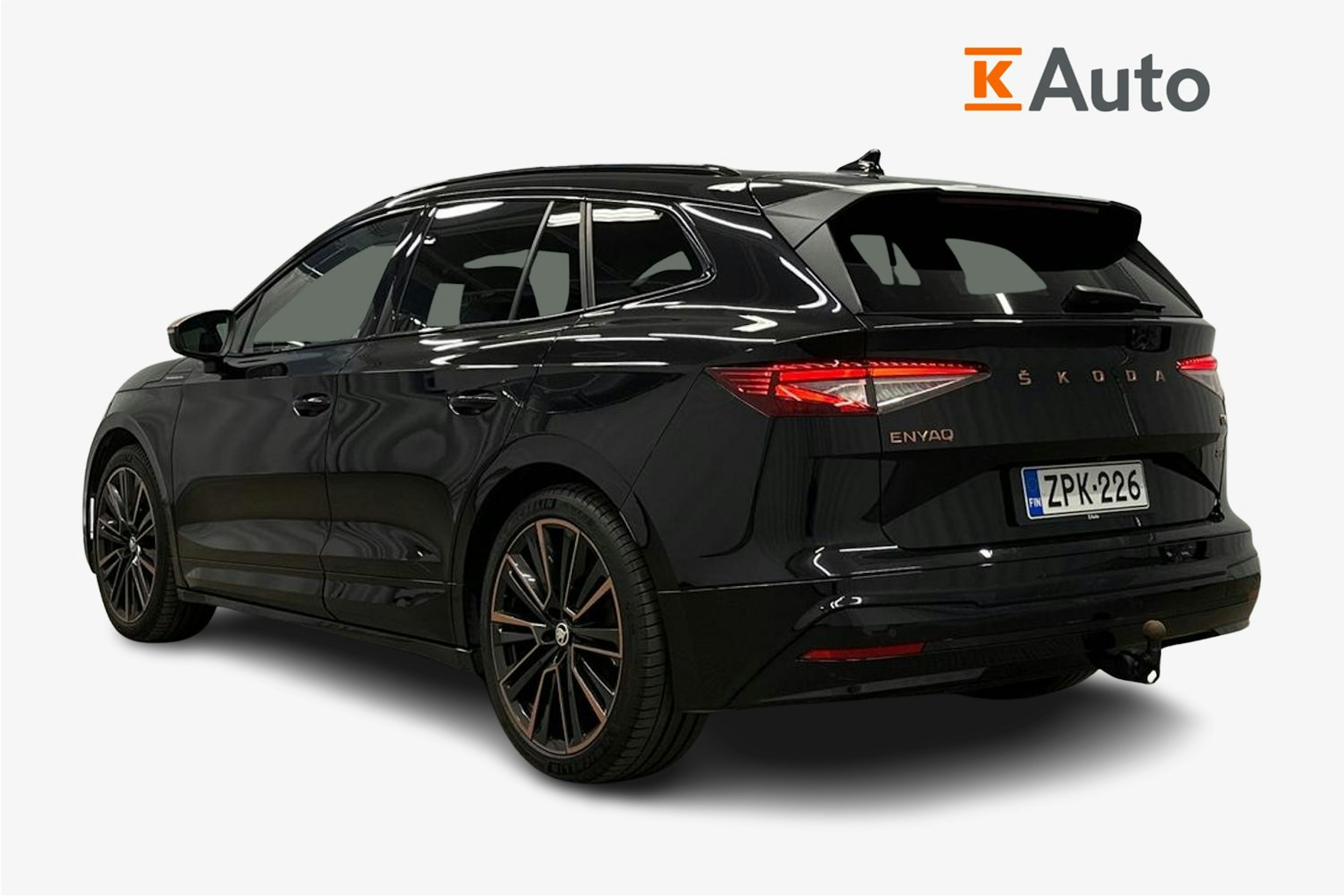musta Skoda Enyaq 2022 kuva 2.