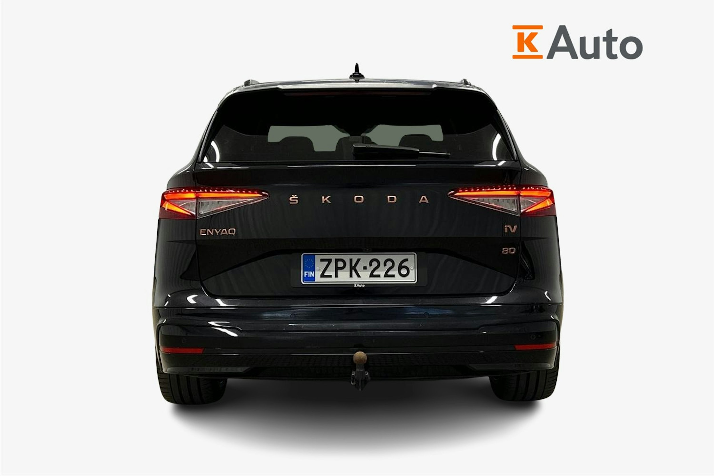musta Skoda Enyaq 2022 kuva 3.