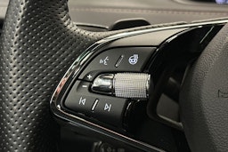 musta Skoda Enyaq 2022 kuva 11.