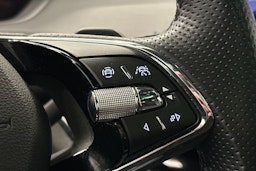 musta Skoda Enyaq 2022 kuva 12.
