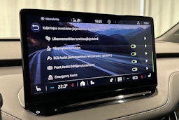 musta Skoda Enyaq 2022 kuva 17.