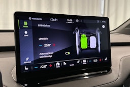 musta Skoda Enyaq 2022 kuva 19.