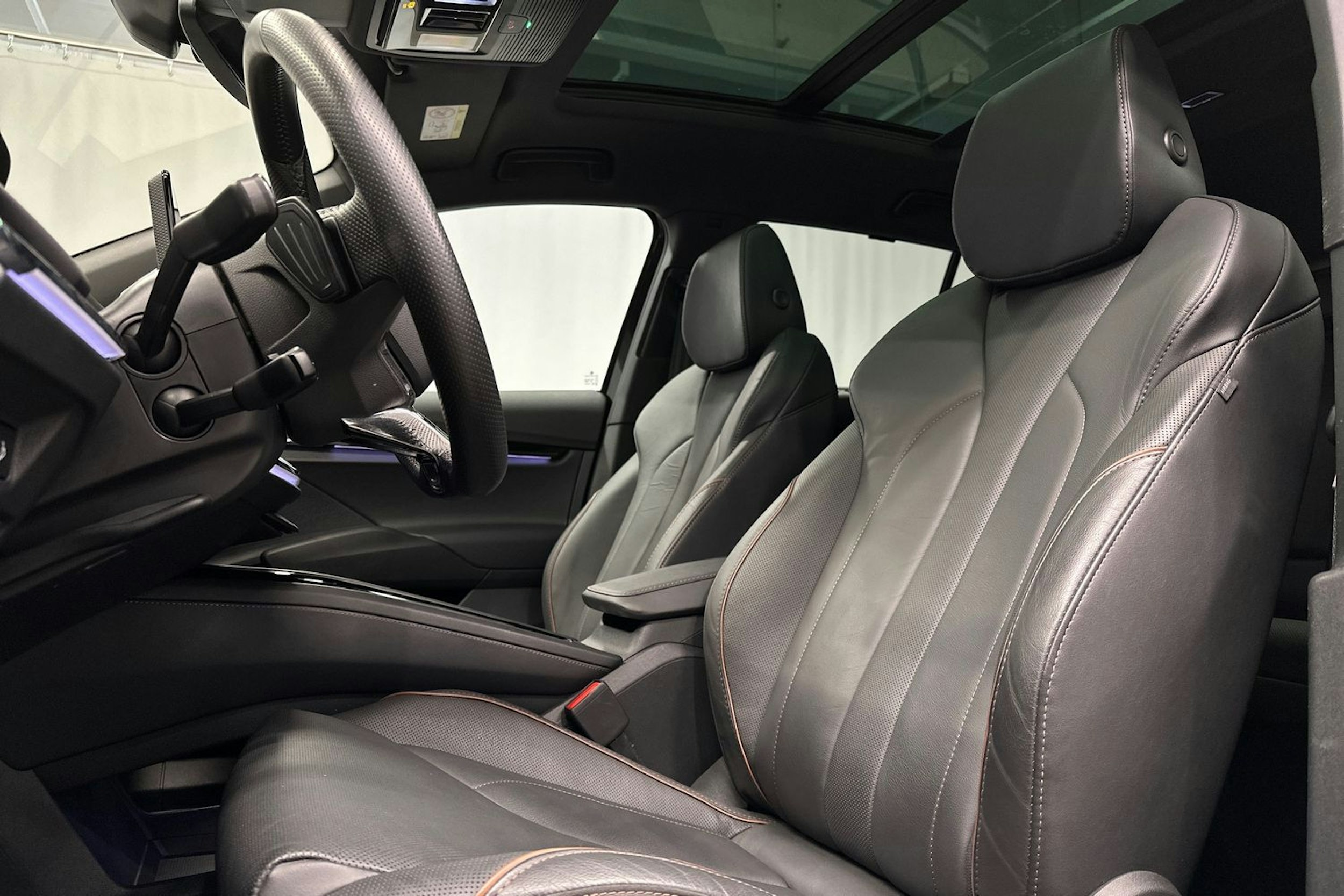 musta Skoda Enyaq 2022 kuva 22.