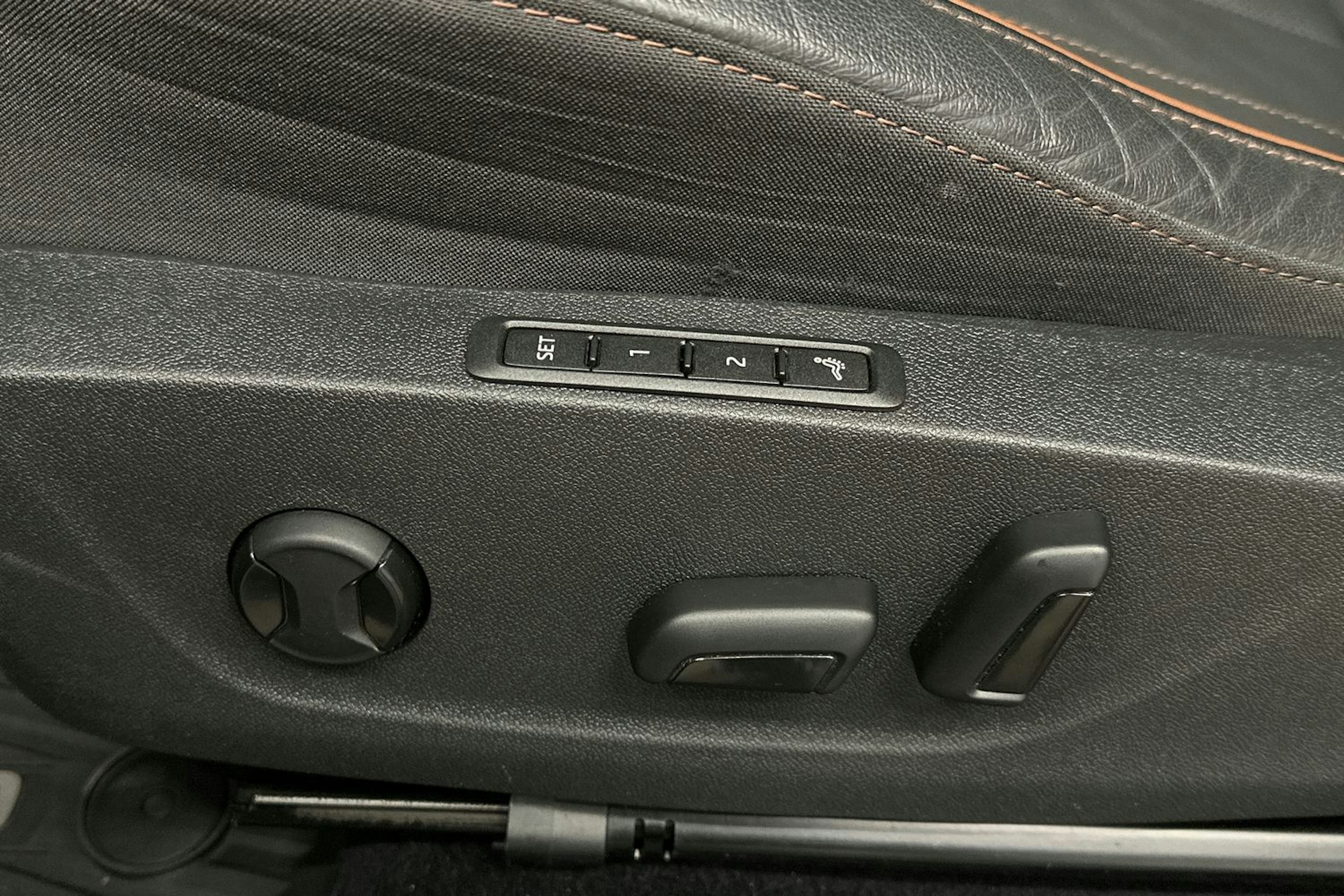 musta Skoda Enyaq 2022 kuva 23.