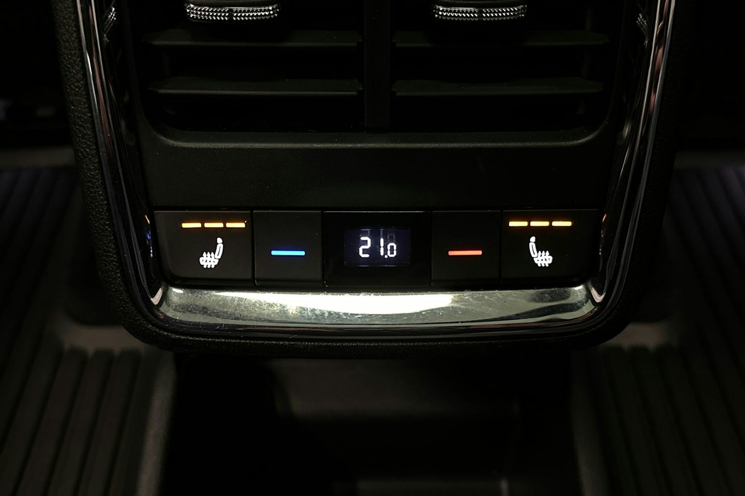 musta Skoda Enyaq 2022 kuva 24.