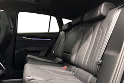 musta Skoda Enyaq 2022 kuva 25.