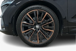 musta Skoda Enyaq 2022 kuva 27.