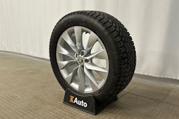 musta Skoda Enyaq 2022 kuva 28.