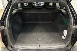 musta Skoda Enyaq 2022 kuva 31.