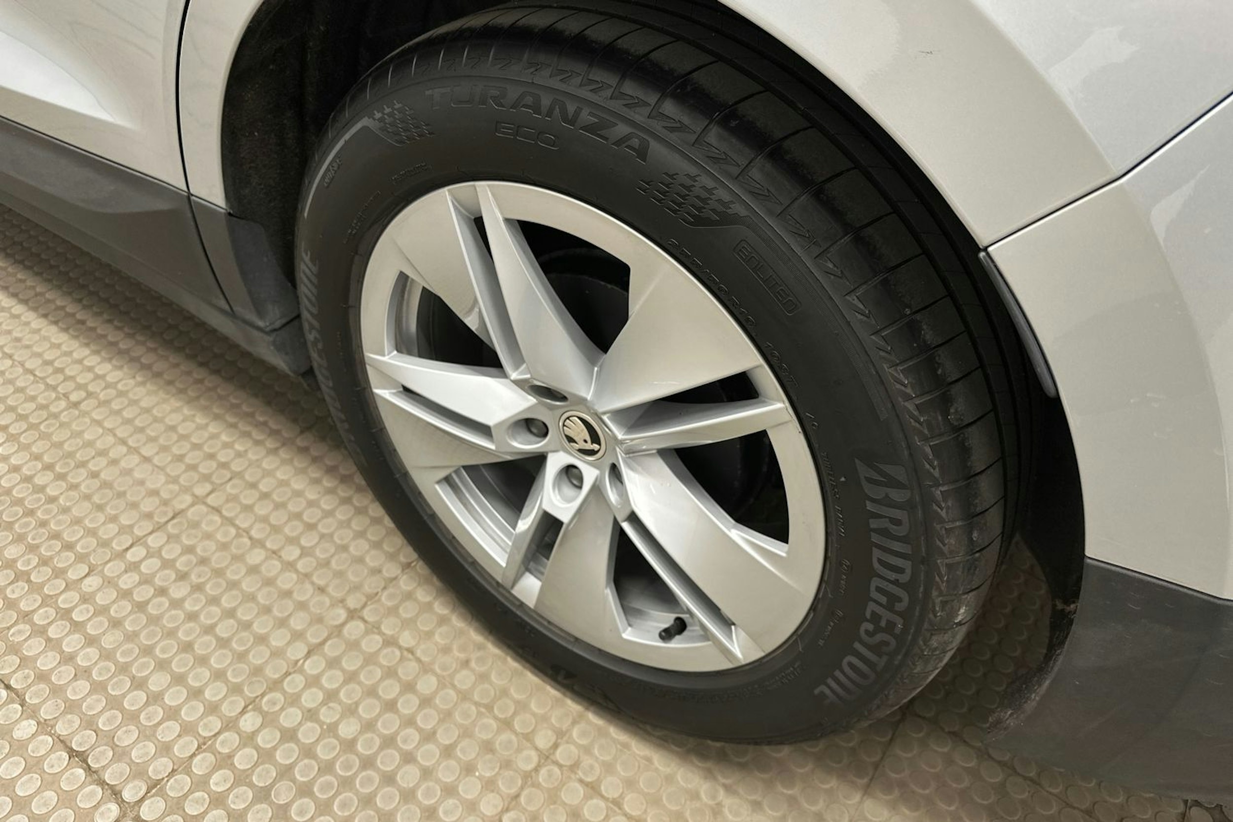 hopea Skoda Enyaq 2022 kuva 13.