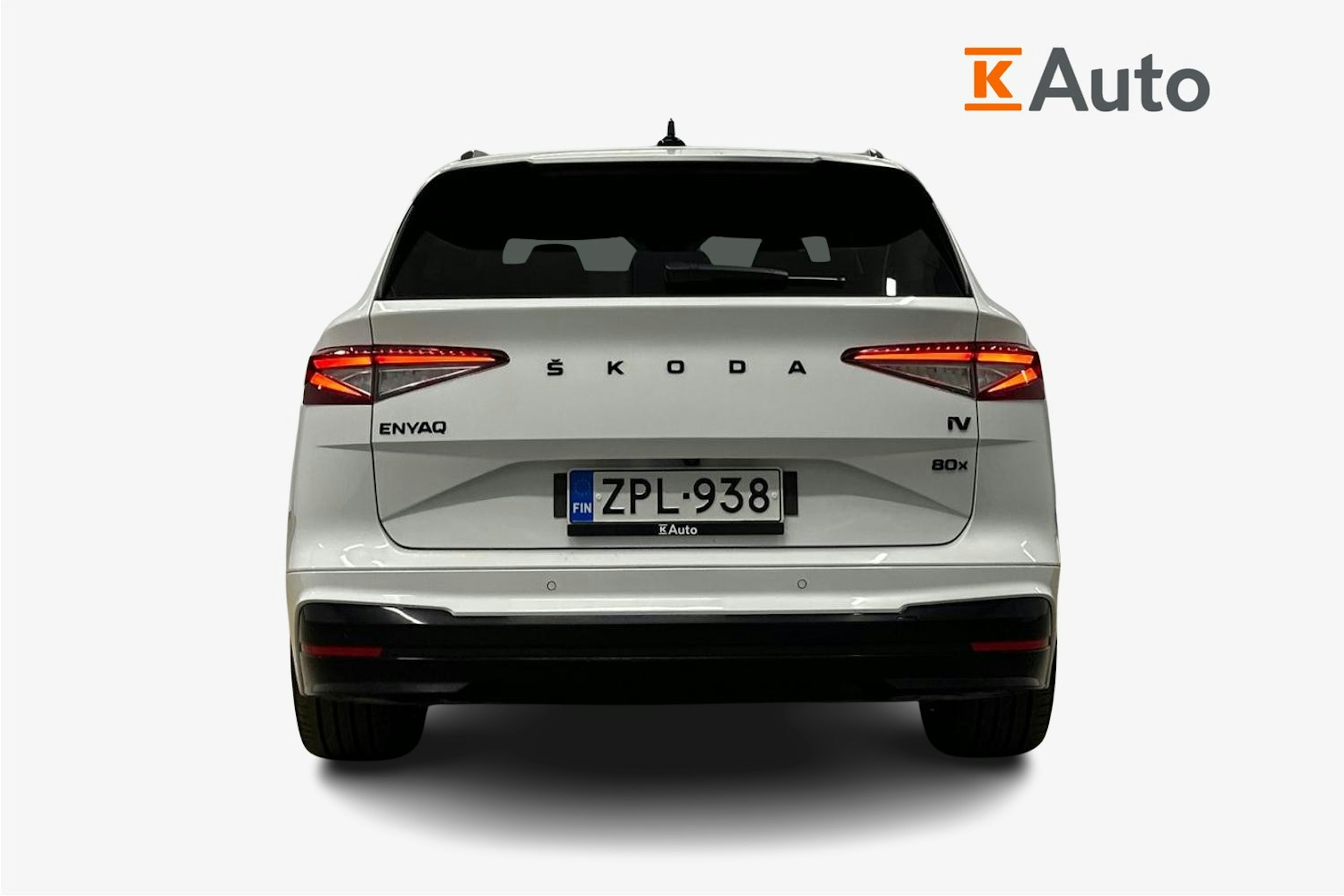 valkoinen Skoda Enyaq 2022 kuva 3.