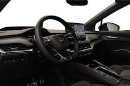 valkoinen Skoda Enyaq 2022 kuva 7.