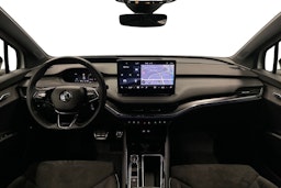 valkoinen Skoda Enyaq 2022 kuva 9.