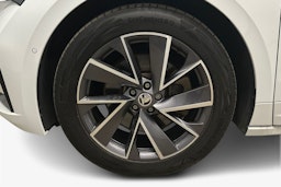 valkoinen Skoda Enyaq 2022 kuva 11.