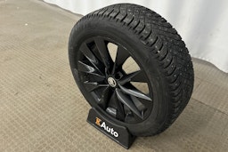 valkoinen Skoda Enyaq 2022 kuva 13.
