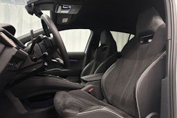valkoinen Skoda Enyaq 2022 kuva 17.