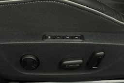 valkoinen Skoda Enyaq 2022 kuva 18.