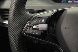 valkoinen Skoda Enyaq 2022 kuva 20.