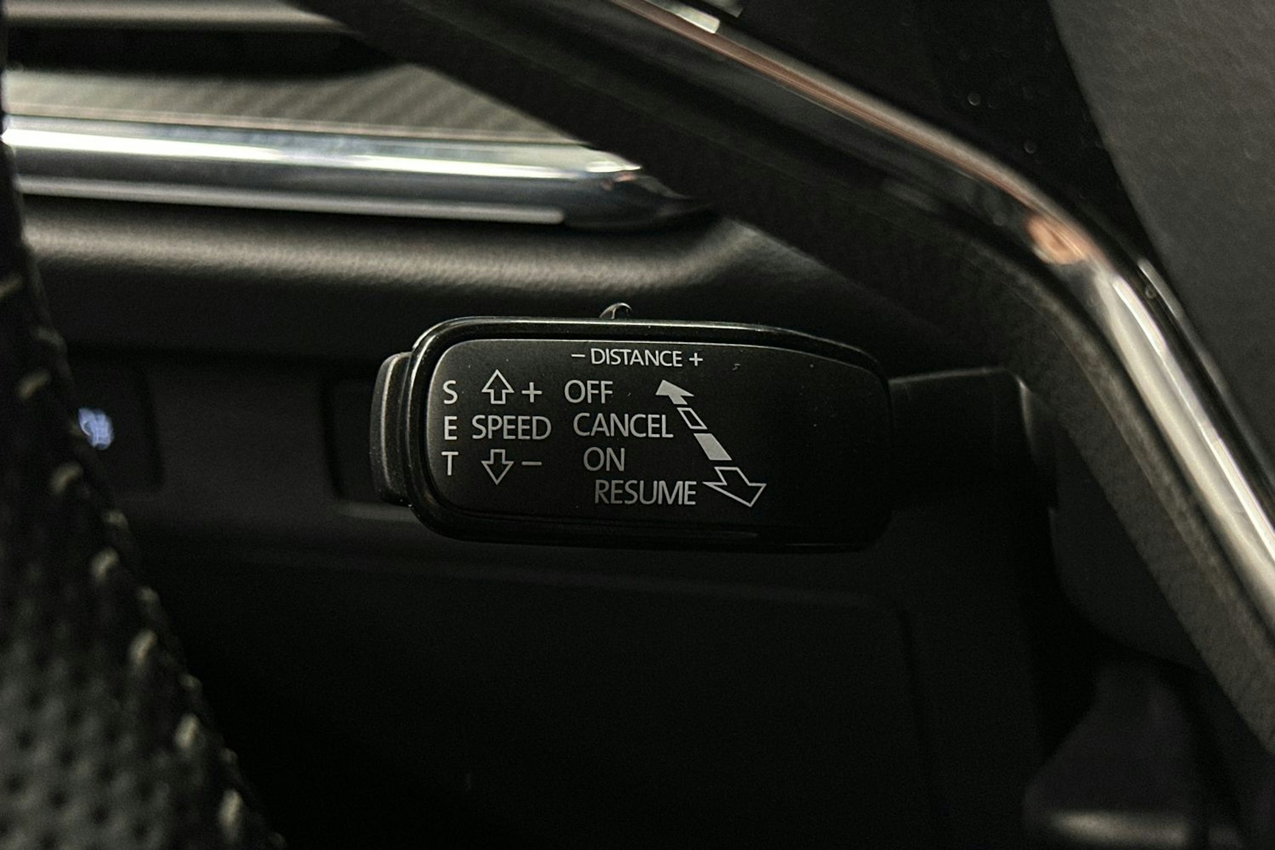 valkoinen Skoda Enyaq 2022 kuva 22.