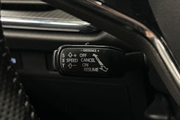 valkoinen Skoda Enyaq 2022 kuva 22.