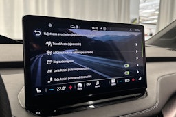 valkoinen Skoda Enyaq 2022 kuva 27.