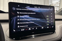 valkoinen Skoda Enyaq 2022 kuva 28.