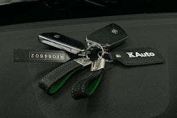 valkoinen Skoda Enyaq 2022 kuva 38.
