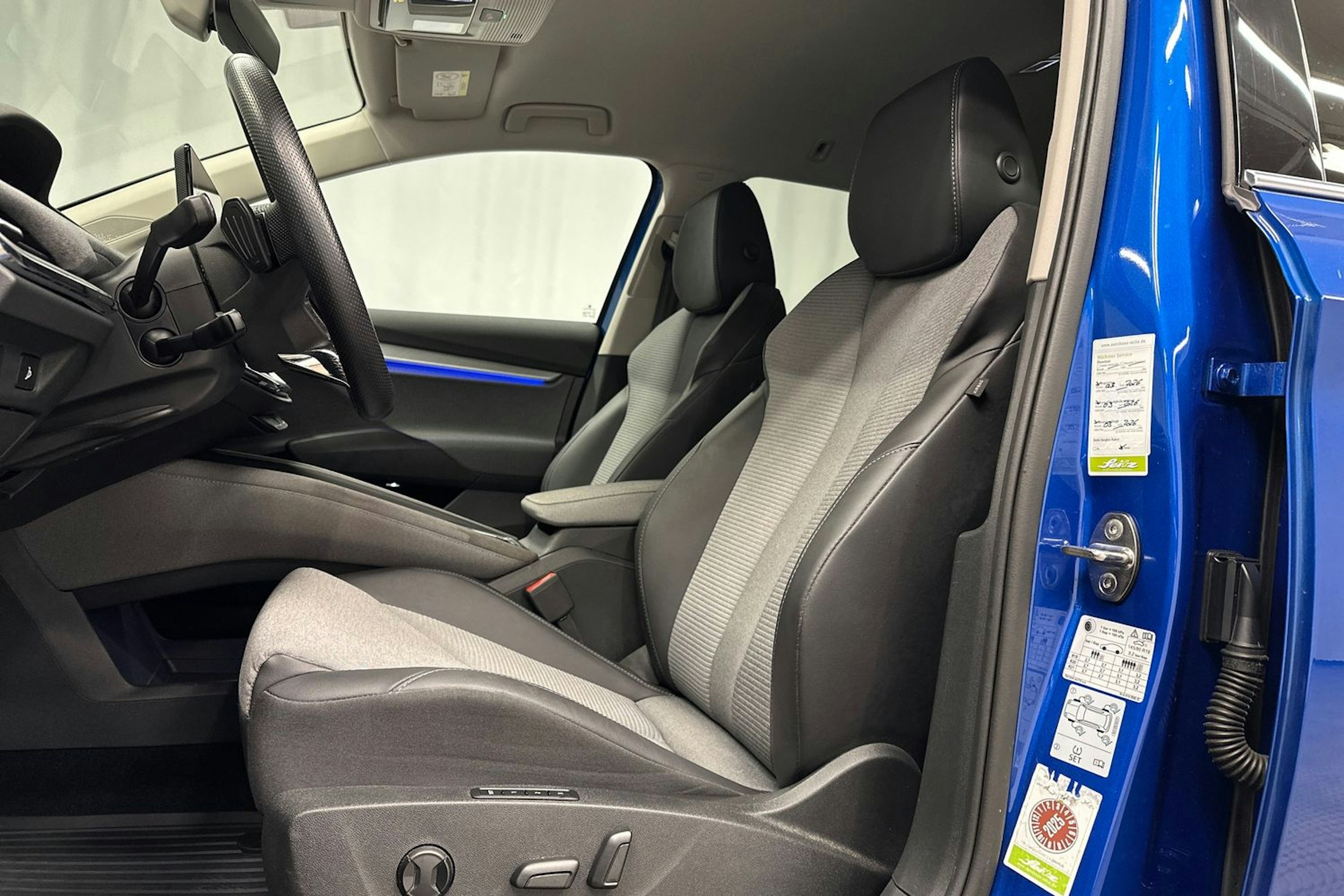 sininen Skoda Enyaq 2022 kuva 14.