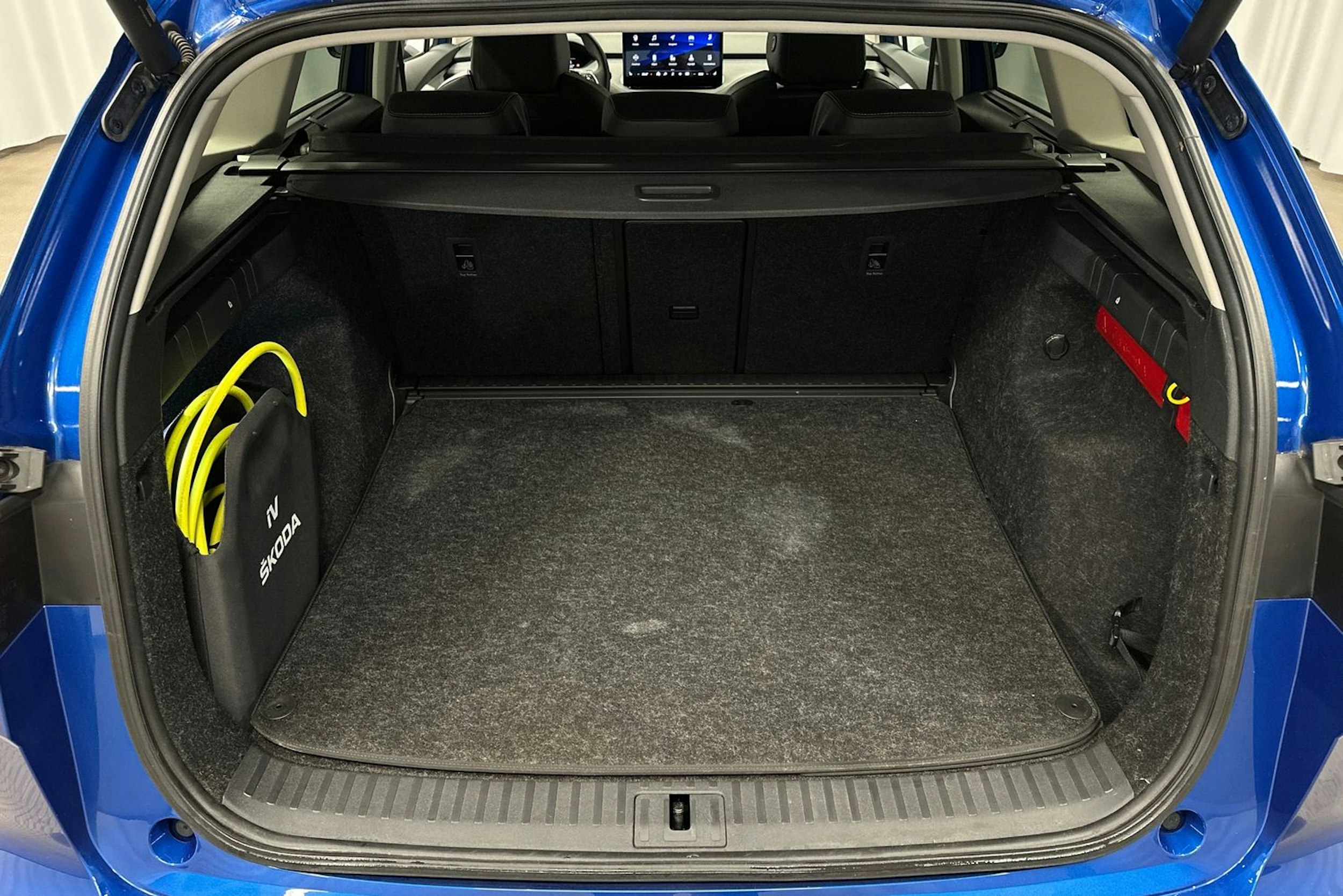 sininen Skoda Enyaq 2022 kuva 16.