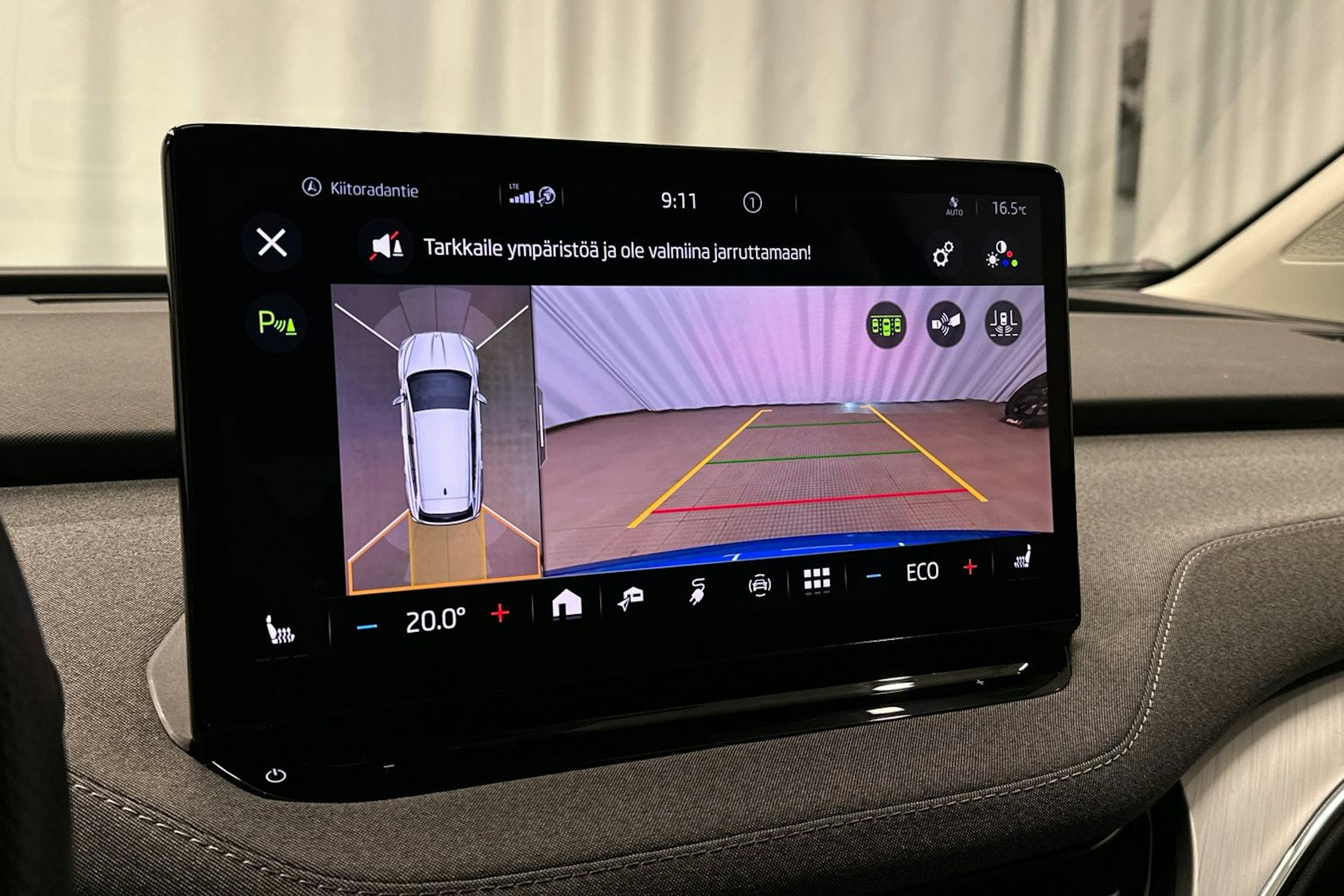 sininen Skoda Enyaq 2022 kuva 26.