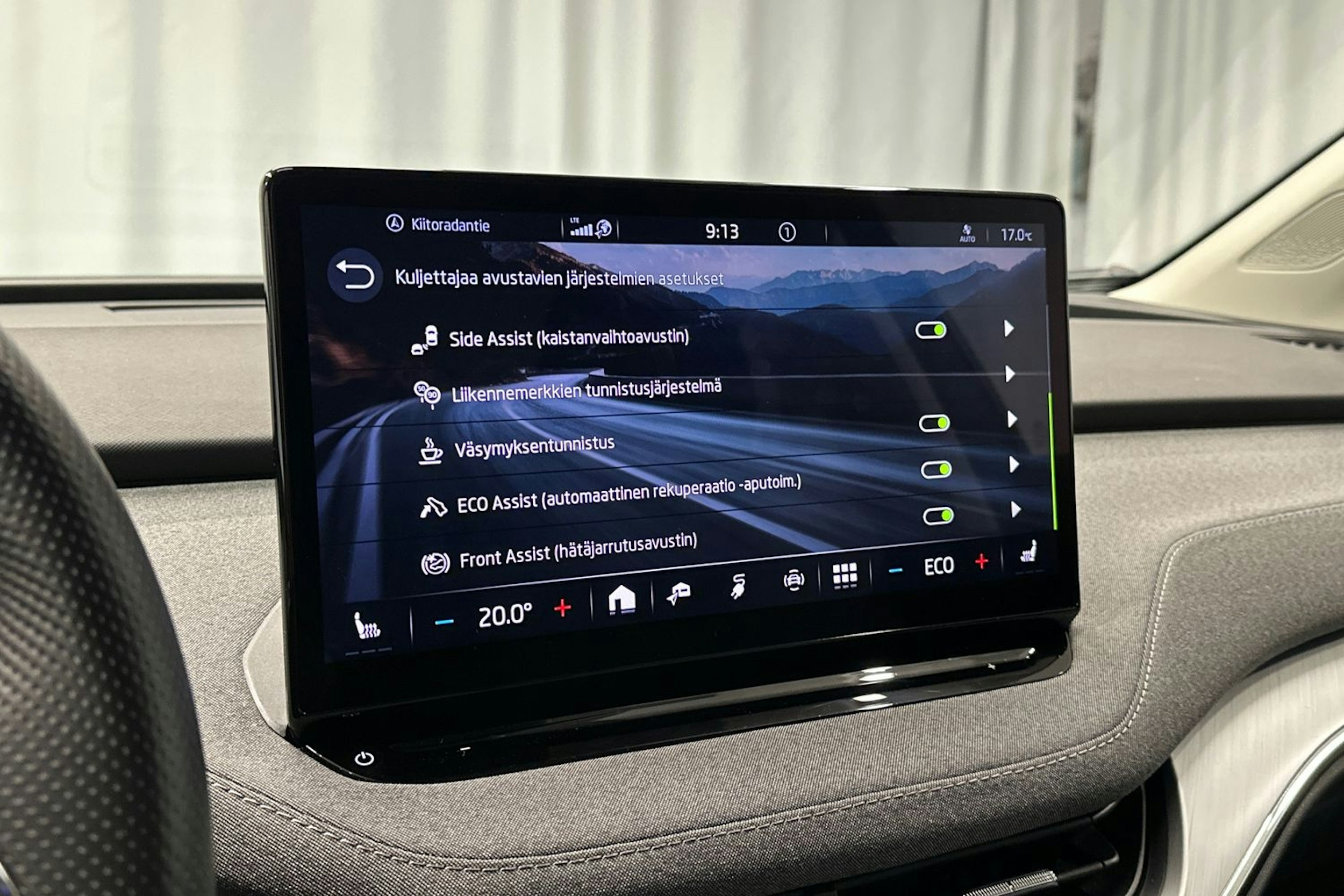 sininen Skoda Enyaq 2022 kuva 30.