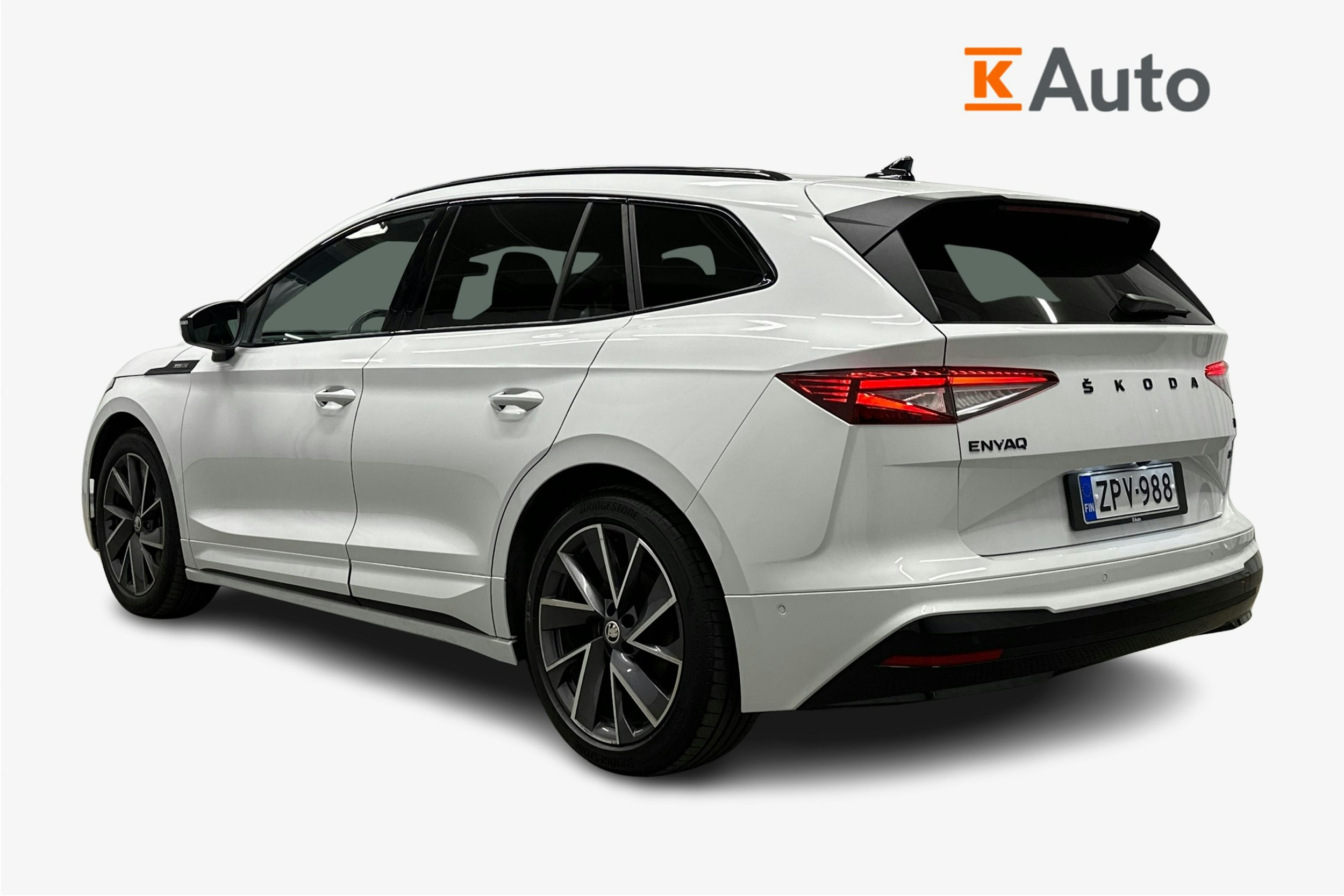 valkoinen Skoda Enyaq 2022 kuva 2.