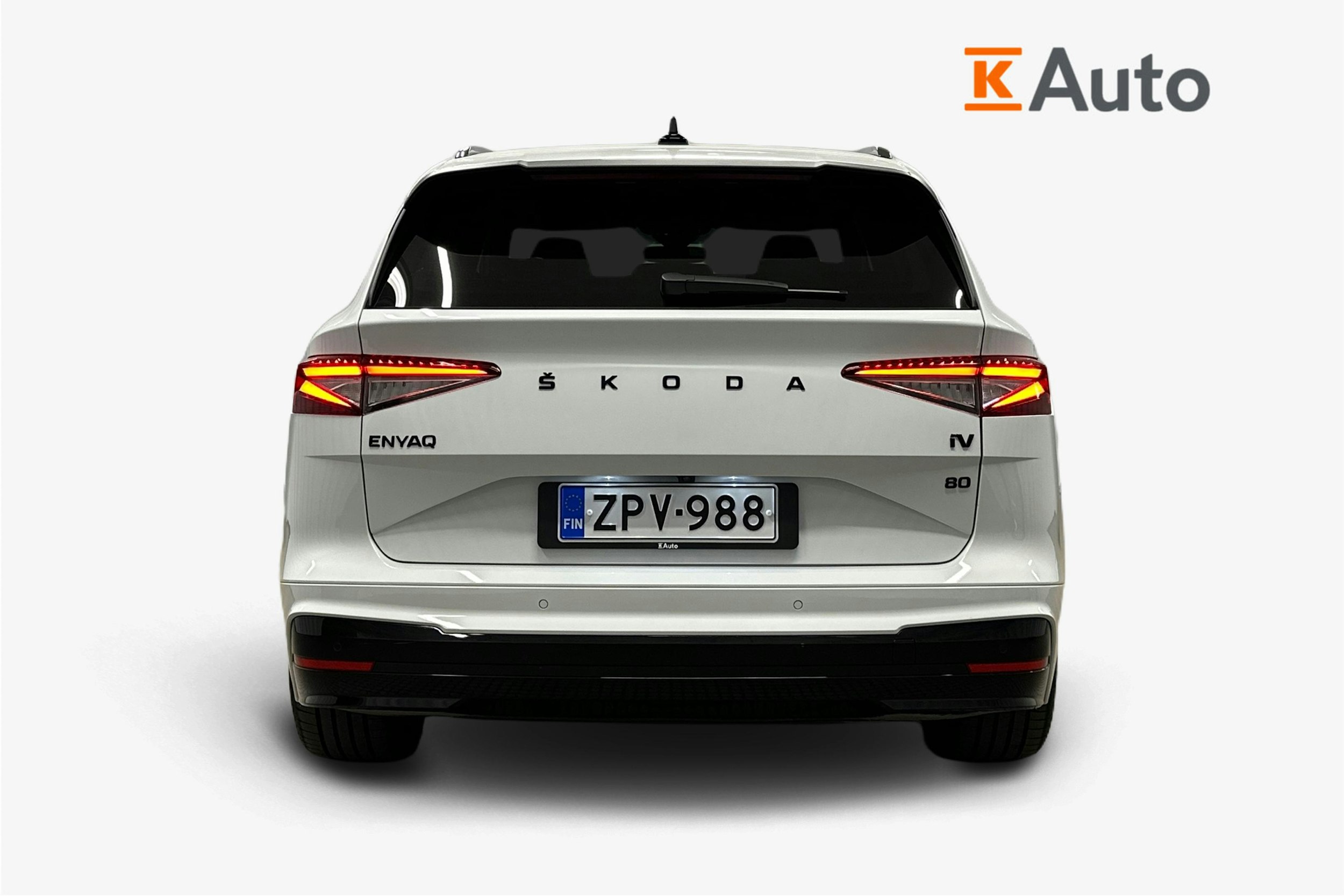 valkoinen Skoda Enyaq 2022 kuva 3.
