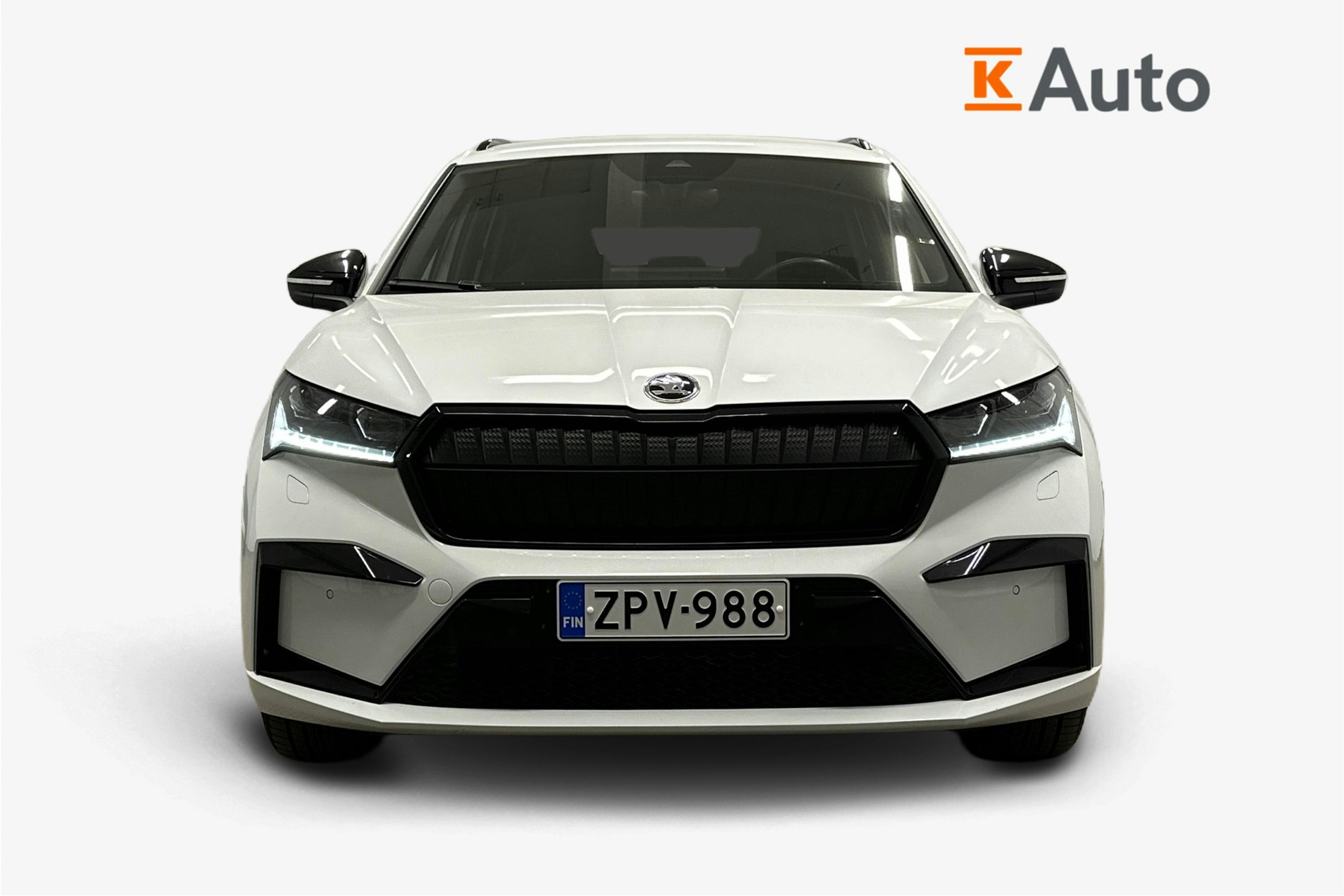 valkoinen Skoda Enyaq 2022 kuva 5.