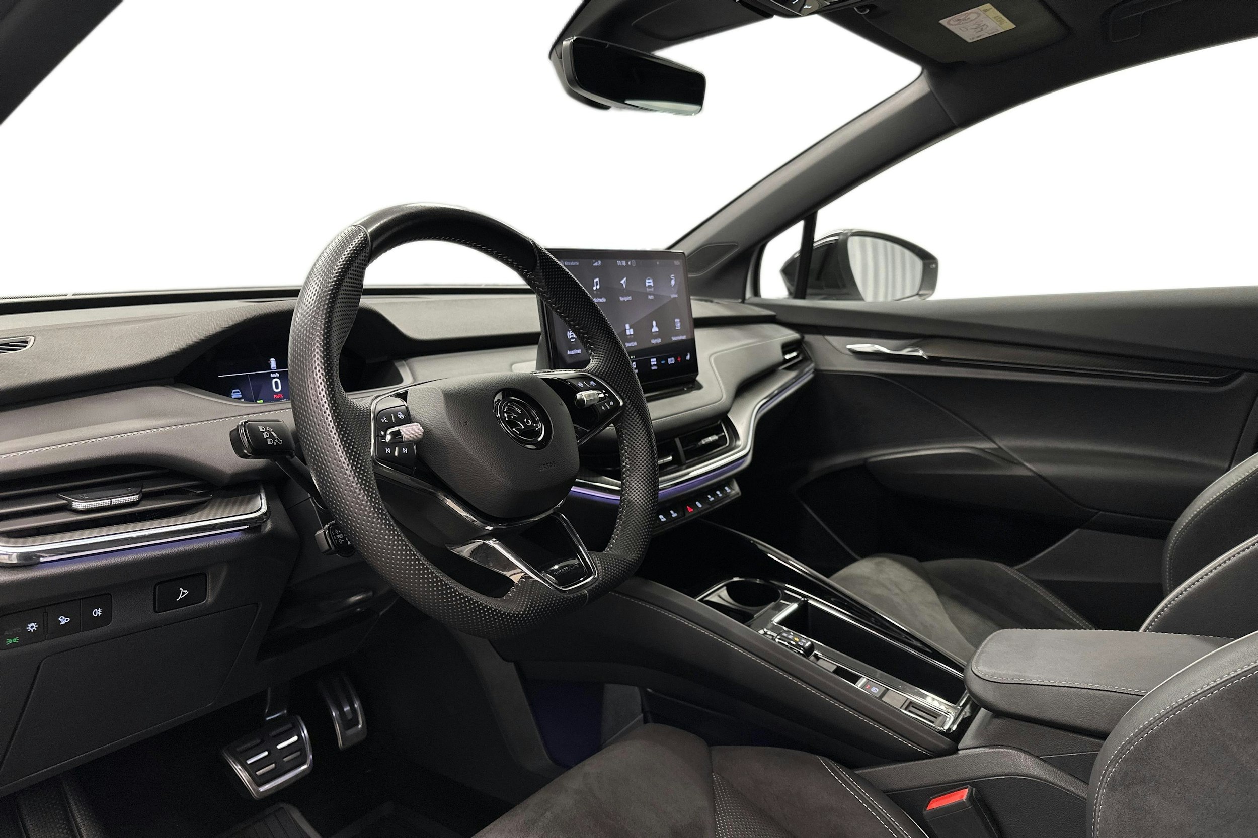 valkoinen Skoda Enyaq 2022 kuva 7.