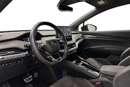valkoinen Skoda Enyaq 2022 kuva 7.