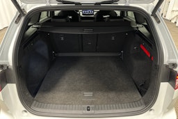 valkoinen Skoda Enyaq 2022 kuva 14.