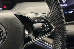 valkoinen Skoda Enyaq 2022 kuva 20.