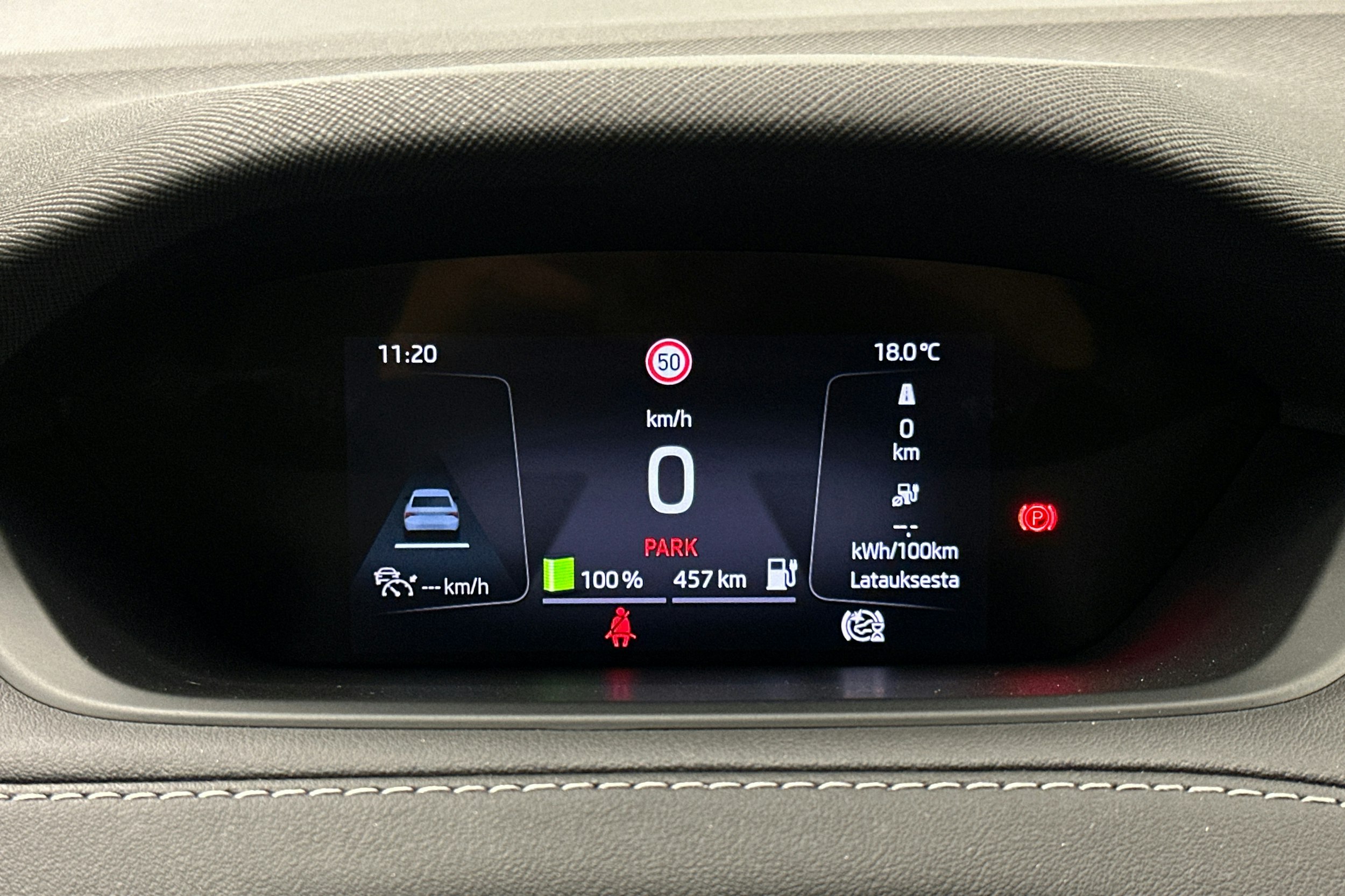 valkoinen Skoda Enyaq 2022 kuva 22.