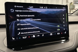 valkoinen Skoda Enyaq 2022 kuva 24.