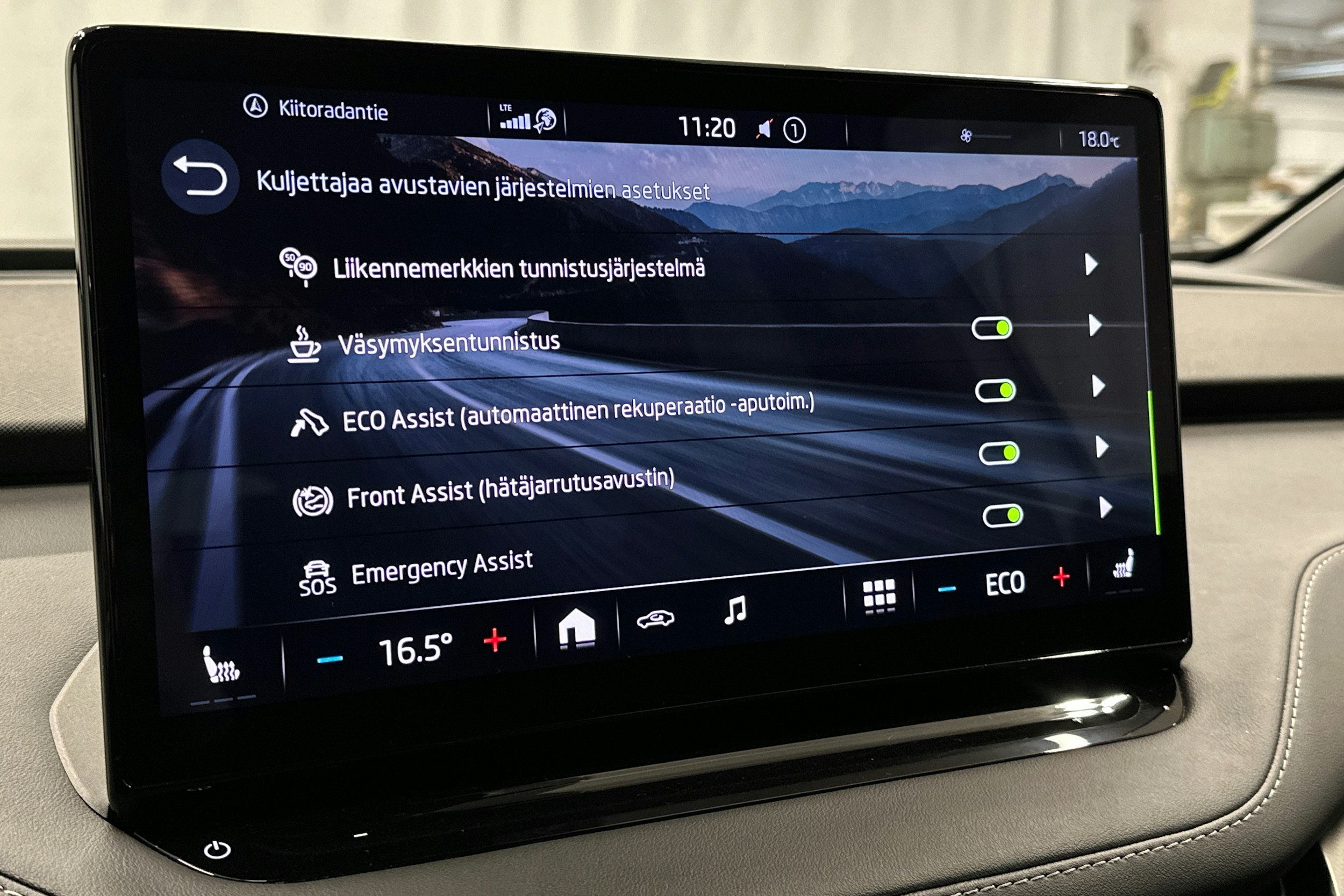 valkoinen Skoda Enyaq 2022 kuva 25.