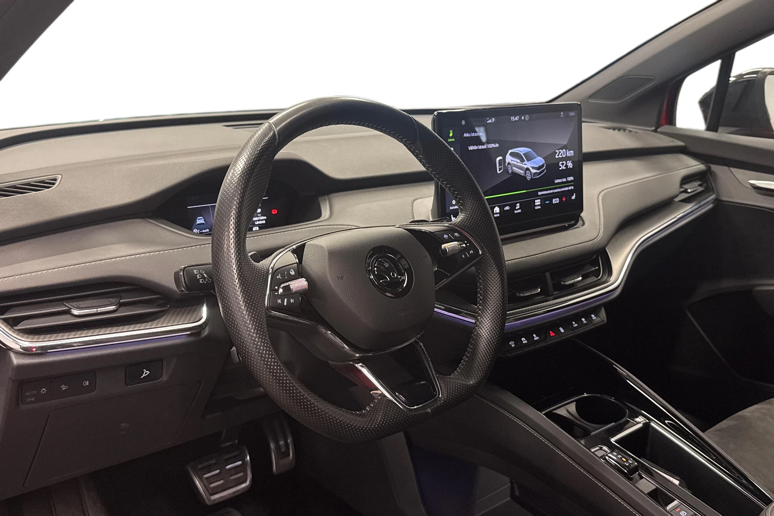 punainen Skoda Enyaq 2022 kuva 8.