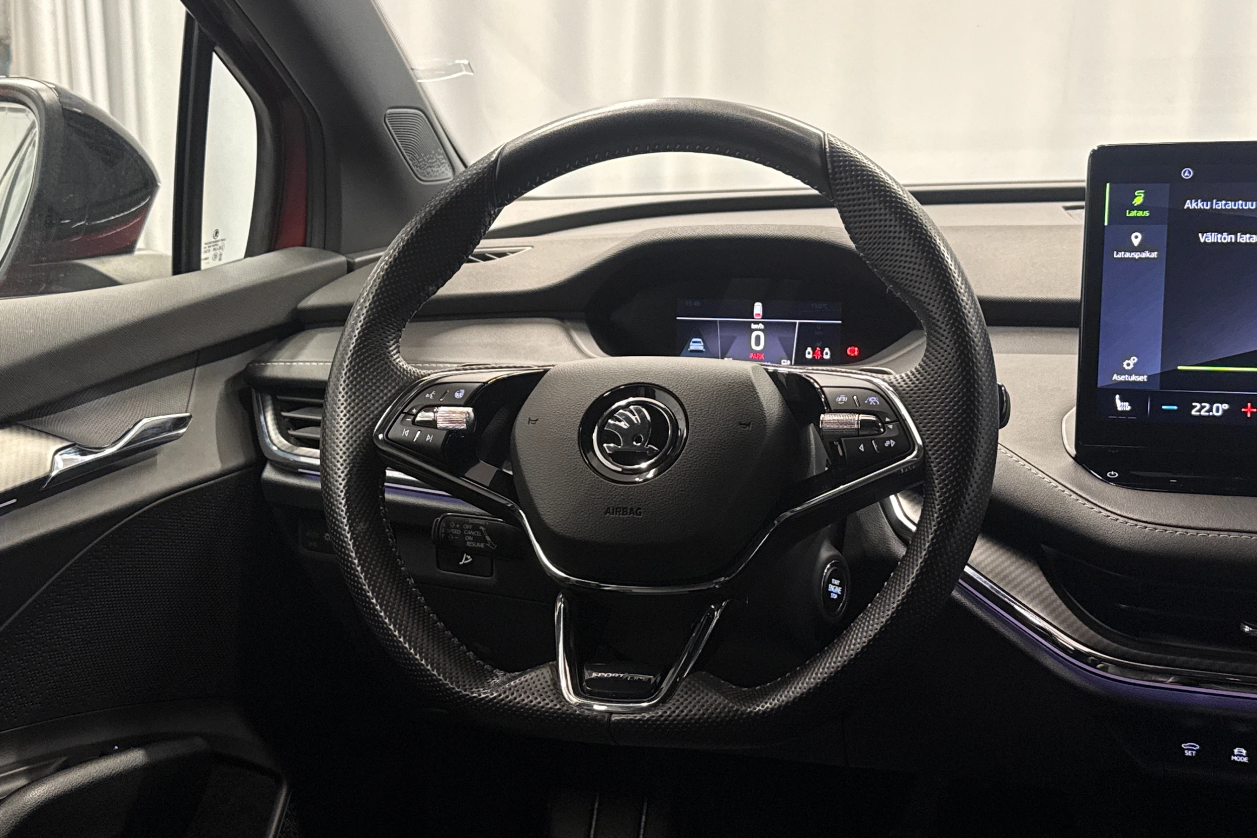 punainen Skoda Enyaq 2022 kuva 15.